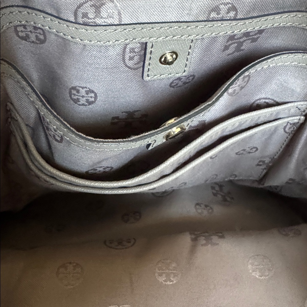 Tory Burch Robinson leather bucket bag- tan - Picture 7 of 7